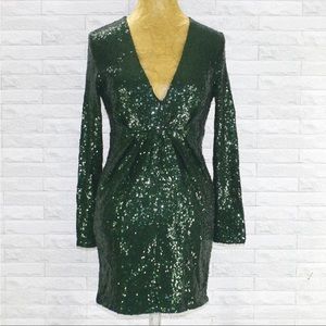 CHARLOTTE RUSSE Dress Prom Homecoming
Green Metallic Sequin Long Sleeve Small